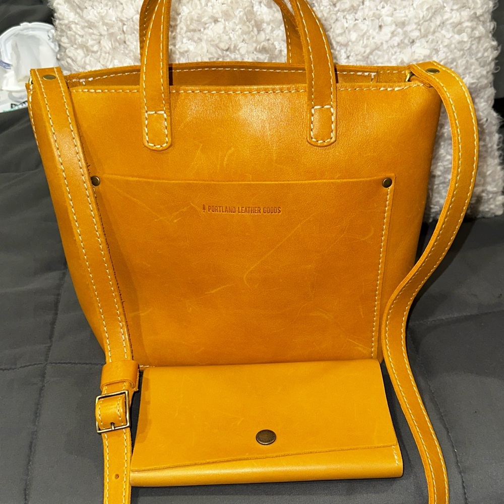 ••SOLD••   Portland Leather Goods Crossbody Tote FREE Matching Leather Wallet🤗